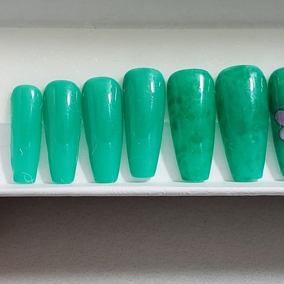 Medium Coffin Shaped Set of 22 Nails - Picture 3 of 6